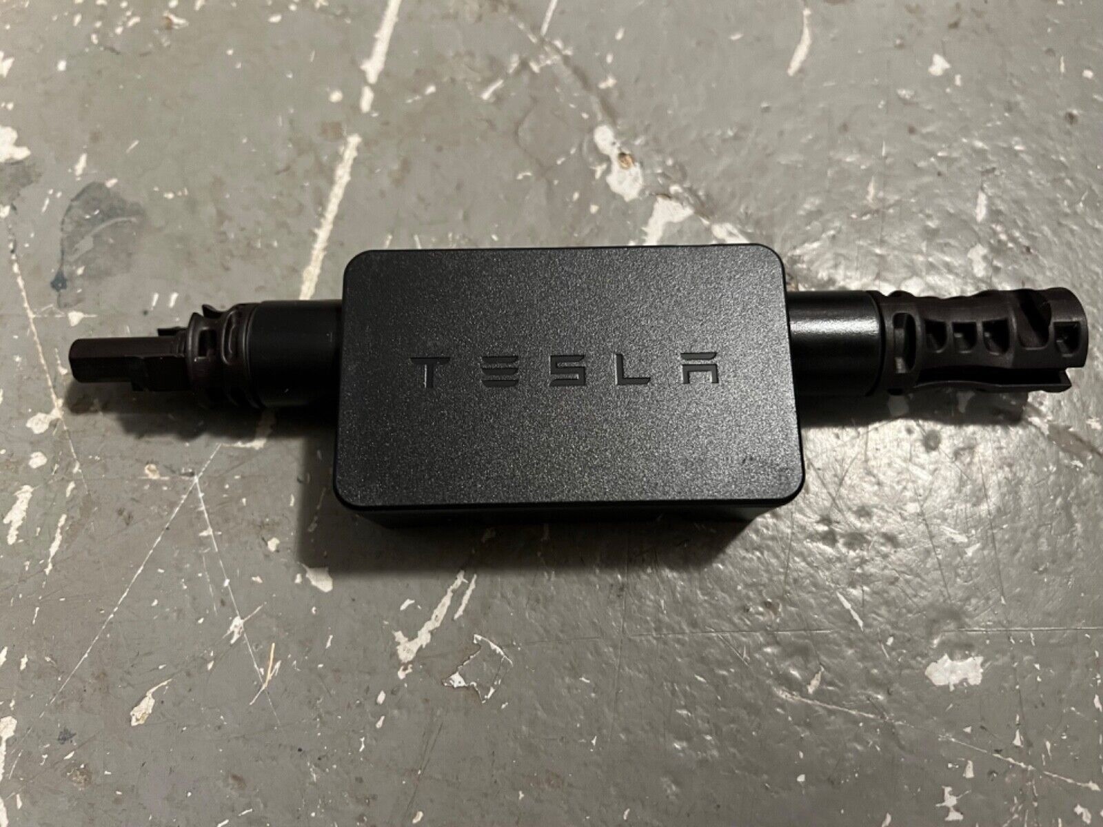 Tesla McI-2 Mid Circuit Interrupter for PV Rapid Shutdown