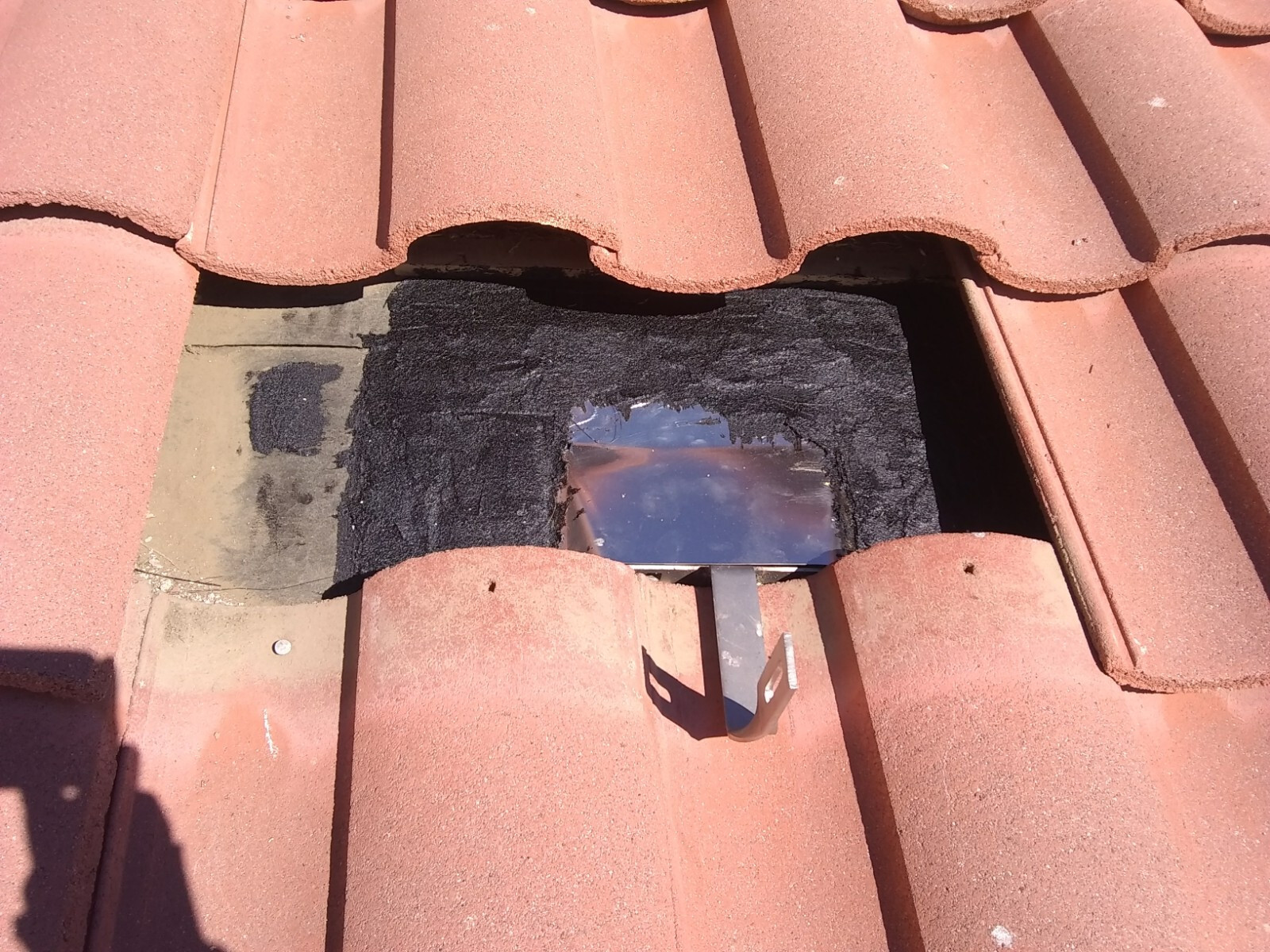 Solar Landscape Mounting Tile Roof Hook – Adjustable